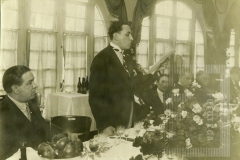 Cesar Salgado fazendo discurso