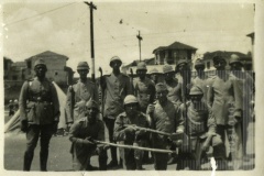 Militares posando