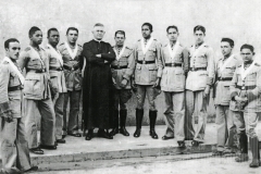 Militares e padre