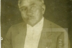 Homem de social e gravata