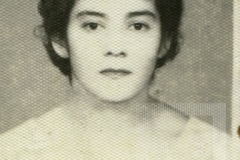 Mulher de vestimenta de cor clara