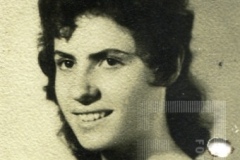 Mulher de roupa de cor clara
