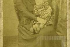 Retrato de mulher e criança desconhecida