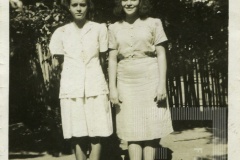 Duas mulheres de vestido
