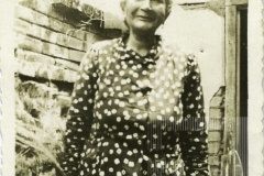 Mulher de camisa estampada