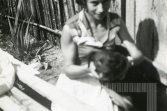 Mulher com cachorro