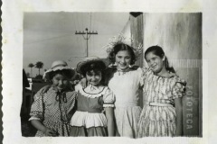 Menina com roupa de festa junina