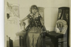 Menina de vestido