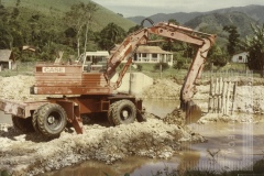 Desassoreamento no Ribeirão Grande