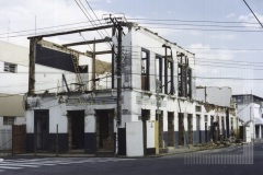 Demolição na esquina das ruas Deputado Claro César com Bicudo Leme